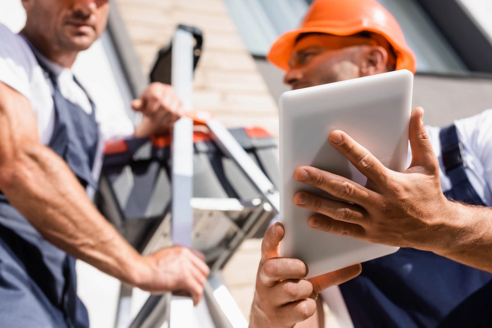 The Evolution of Field Service: How Mobile Technology is Reshaping Industries / TAAconnect